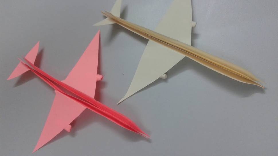 طريقة صنع طائرة ورقية للأطفال 