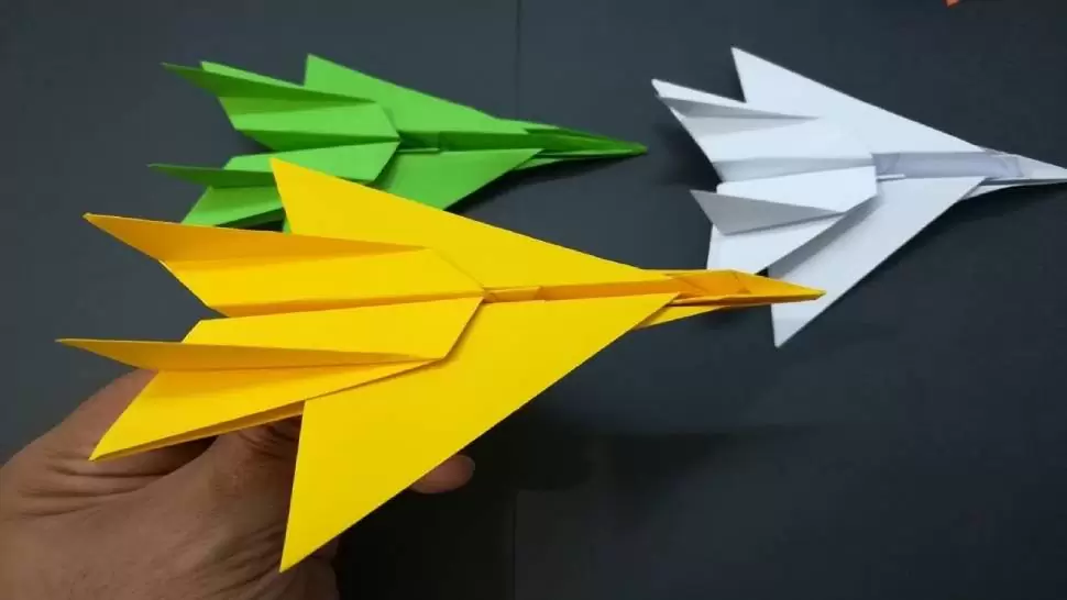 طريقة صنع طائرة ورقية